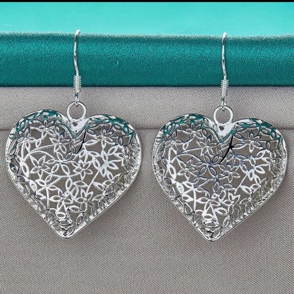 925 silver plated heart earring 1.25” x 1.25” - Picture 7 of 8